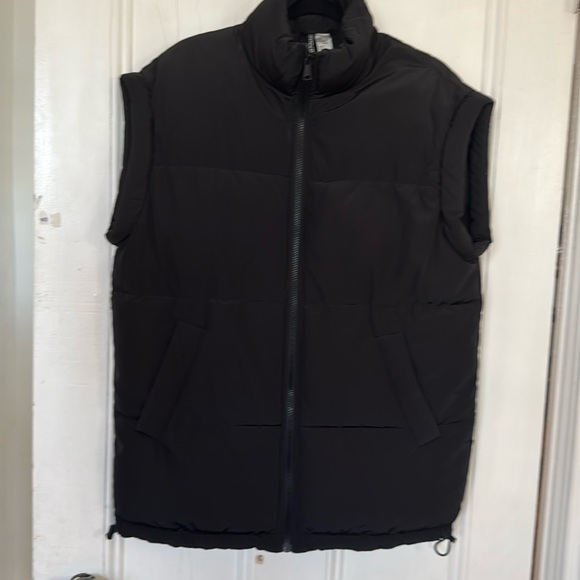 NWT HM Puffer Vest - Picture 1 of 3